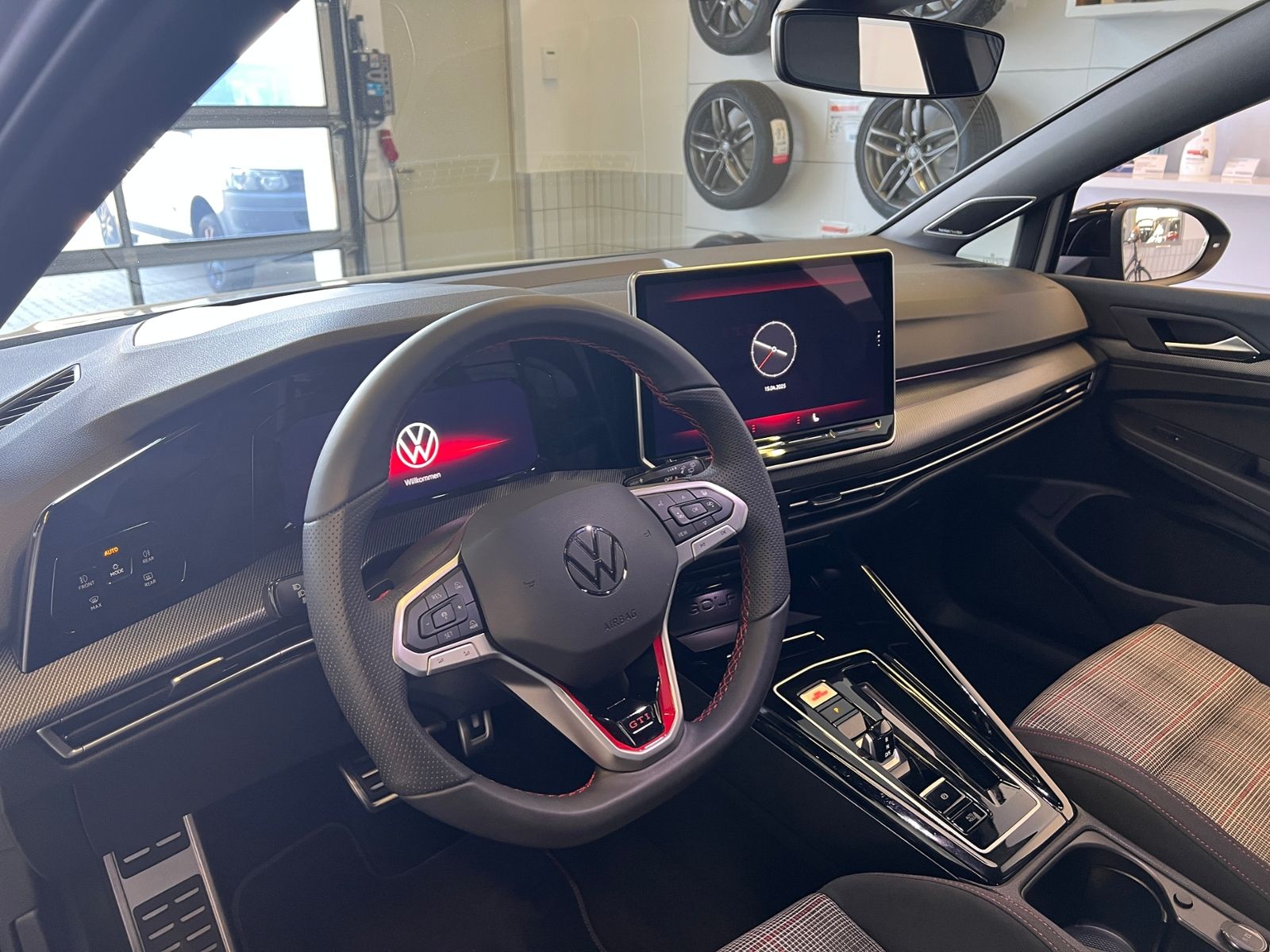 Fahrzeugabbildung Volkswagen Golf VIII GTI 2.0 TSI DSG *AHK, LED, Black Style