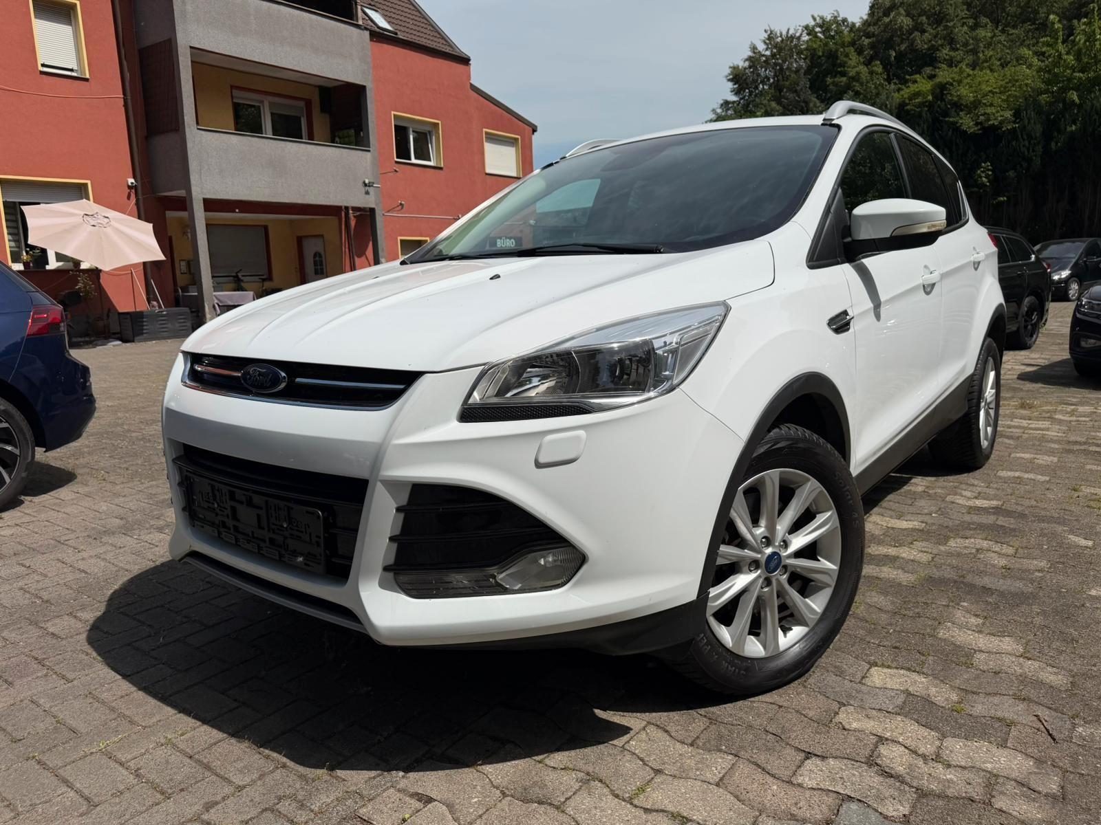 Ford Kuga Titanium*Pano/PDC/SHZ/Navi/1.Hand/ Design*