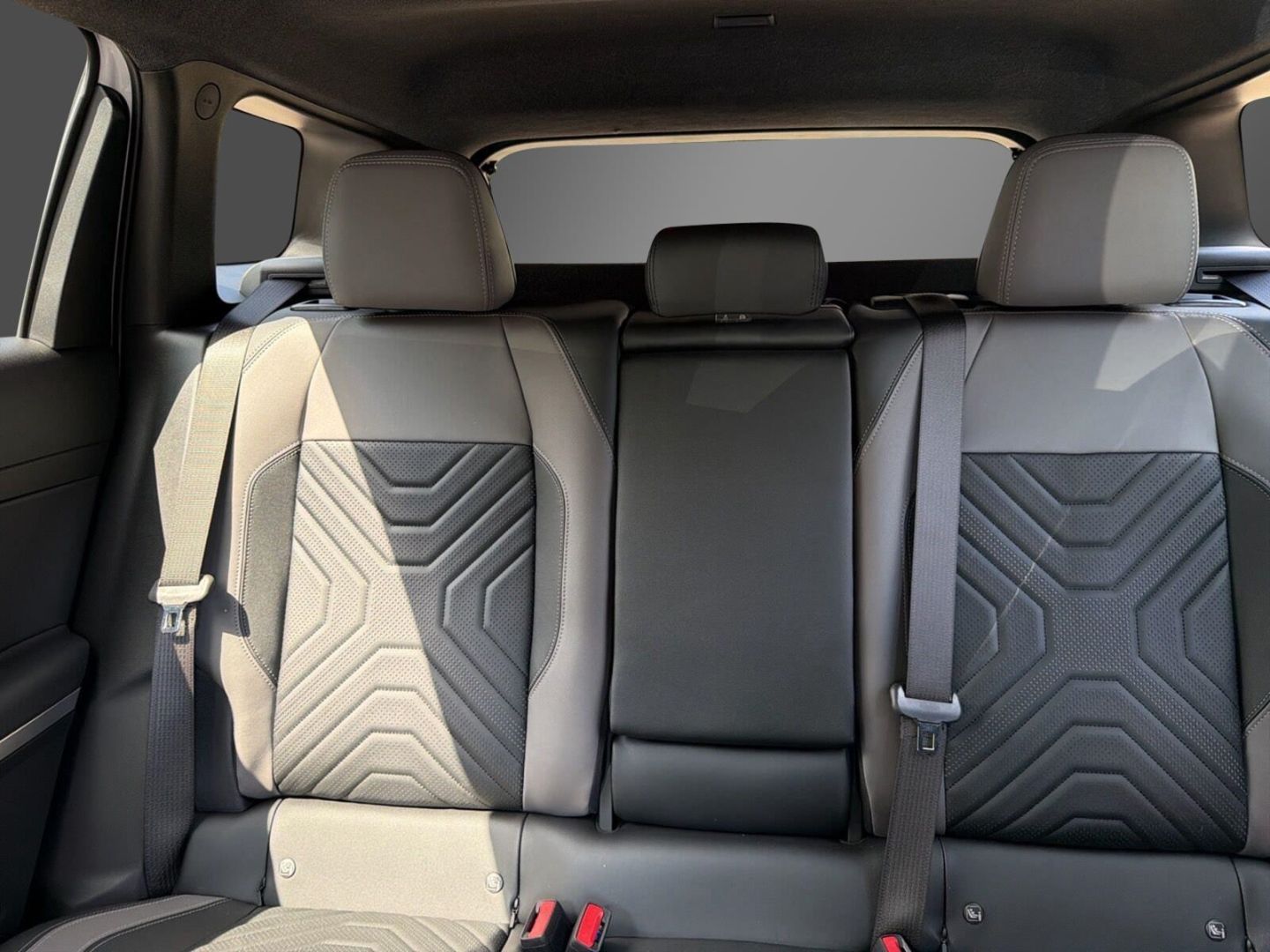 Fahrzeugabbildung Jeep Compass MY26 FIRST EDITION E-HYBRID PANO VOLL