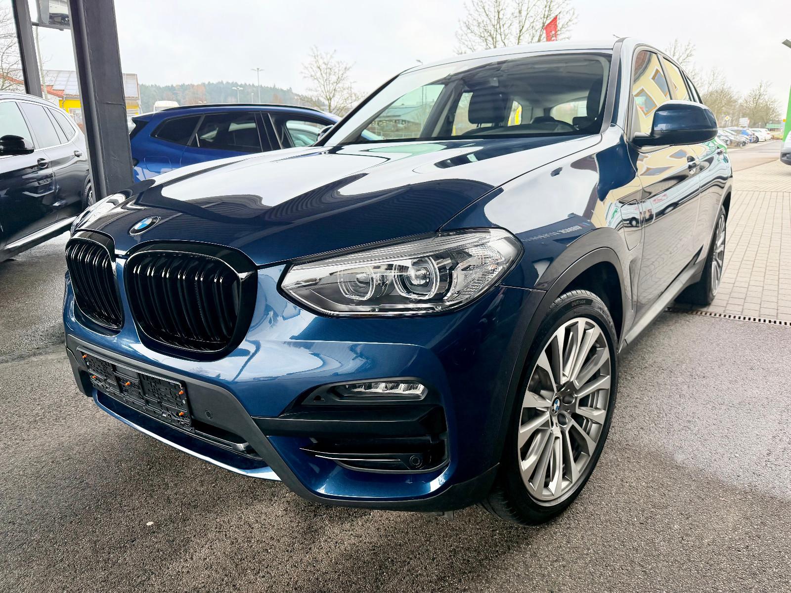 BMW X3 xDrive 30e „ADVANTAGE”/LC+/AHK/LEDER/20”