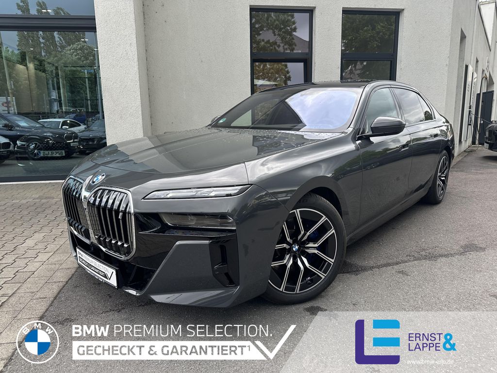 BMW i7