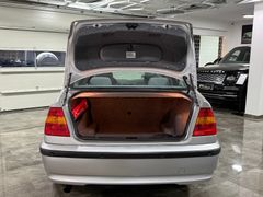 Fahrzeugabbildung BMW 318i Lim. / Automatik Klimaautomatik PDC