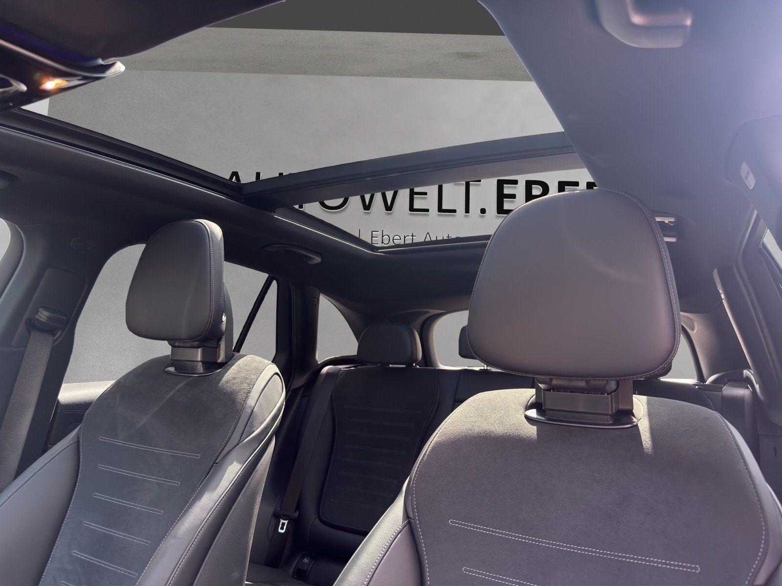 Fahrzeugabbildung Mercedes-Benz GLC450d AMG Prem+ DISTRO Pano AHK Memo HUD KeyGo