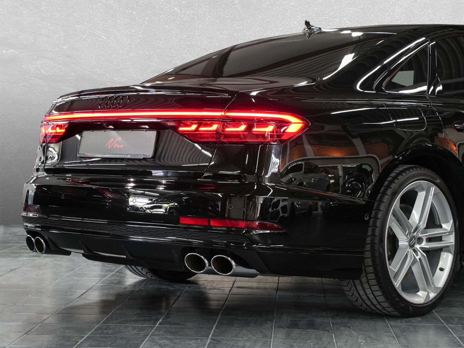 Fahrzeugabbildung Audi S8 ABT 700 - Massage vo+hi | Einzelsitze im Fond