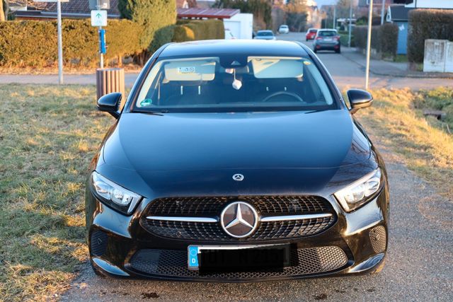 MERCEDES-BENZ A 200 d Progressive MBUX, LED