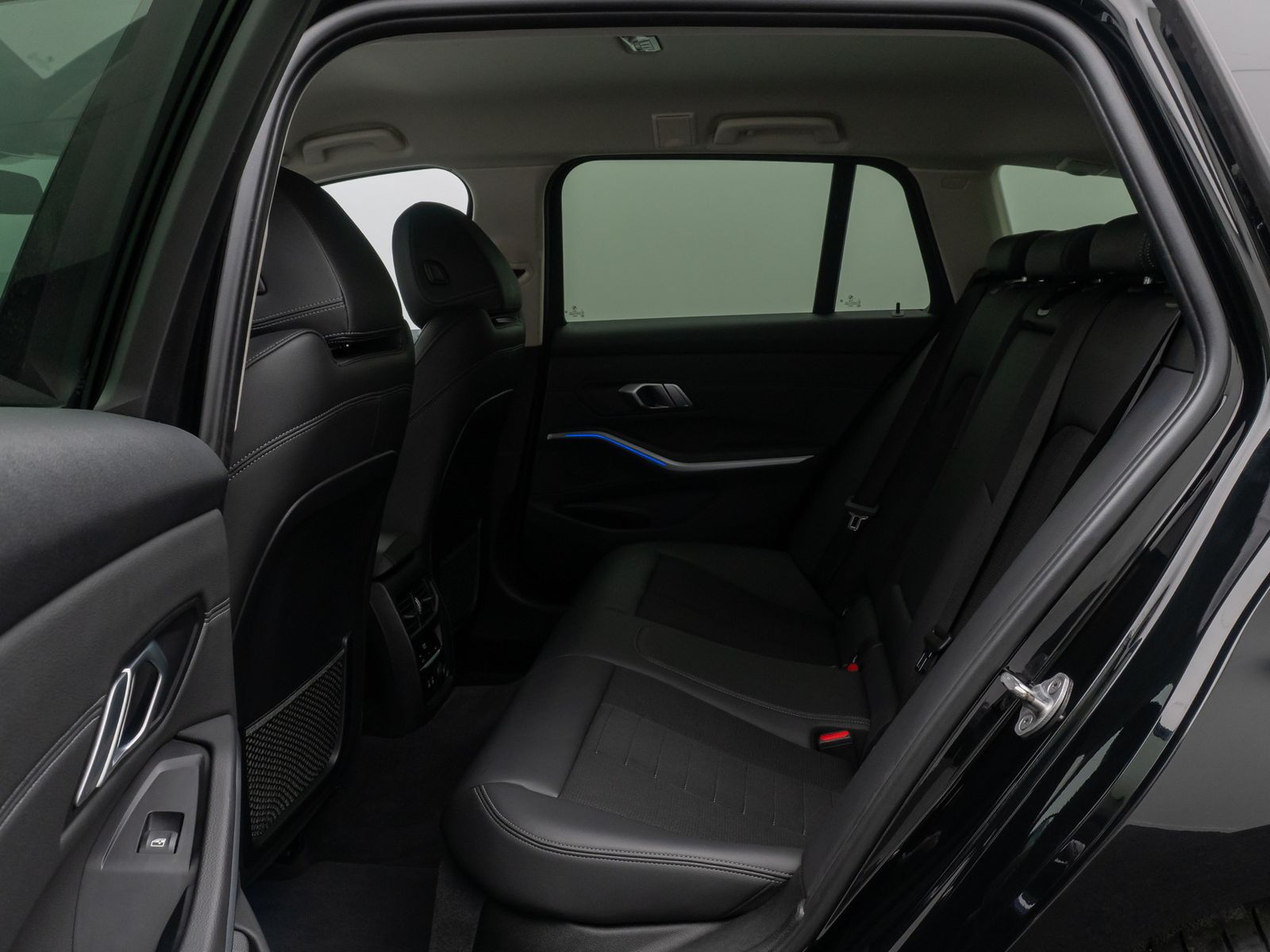Fahrzeugabbildung BMW 320d Sport Line HUD 360°Komfort DriveAs Cockpit+
