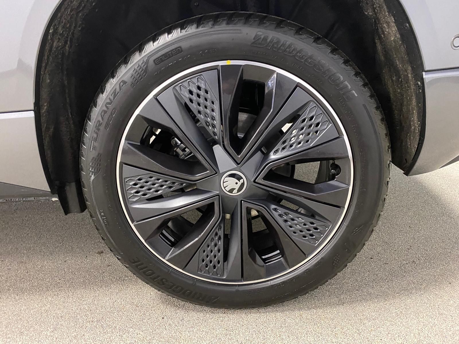 Fahrzeugabbildung SKODA Karoq 1.5 TSI SPORTLINE+5J GA+MATRIX+ACC+360+AHK