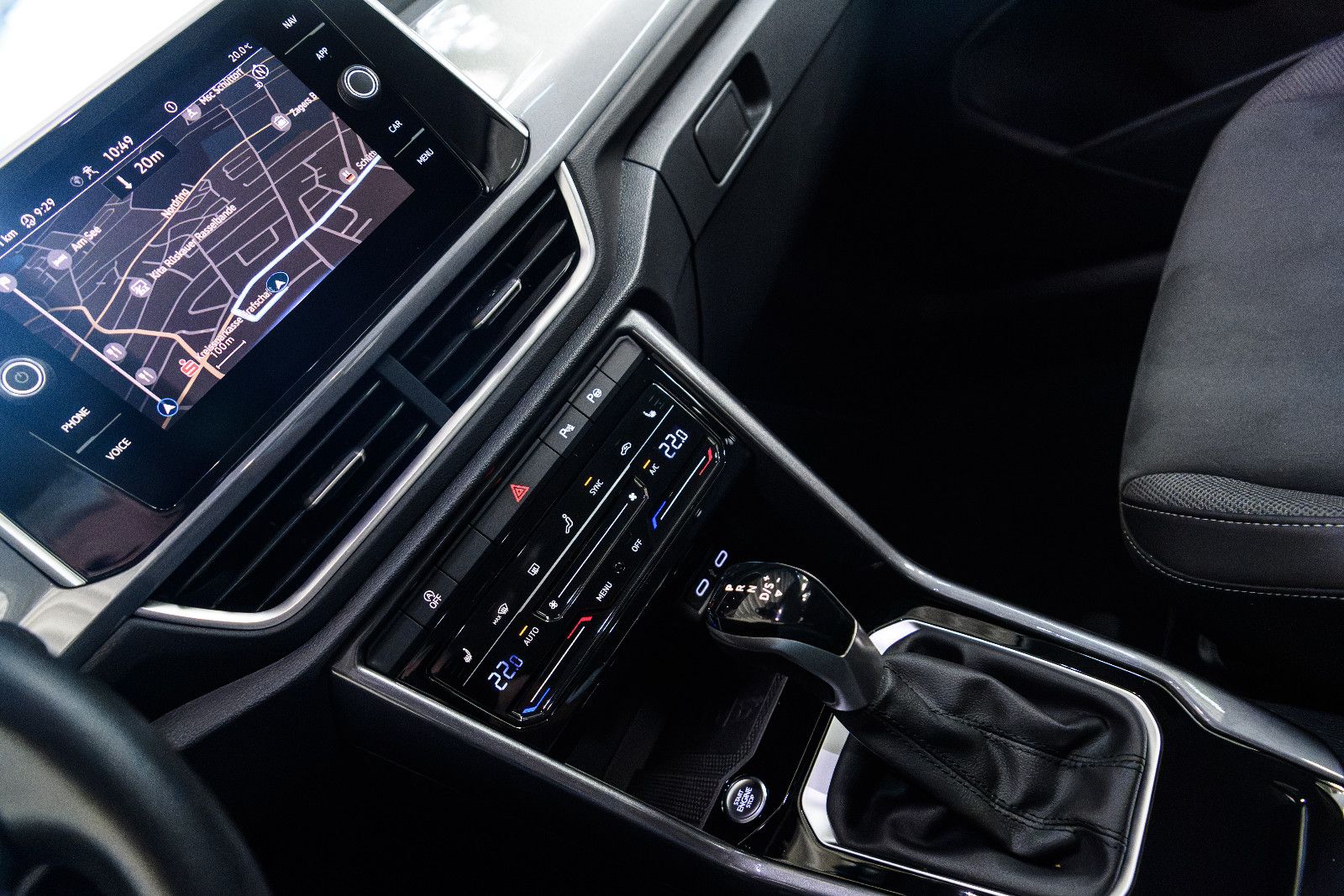 Fahrzeugabbildung Volkswagen T-Roc Style 2.0l TDI DSG + Navi + ACC + Keyless