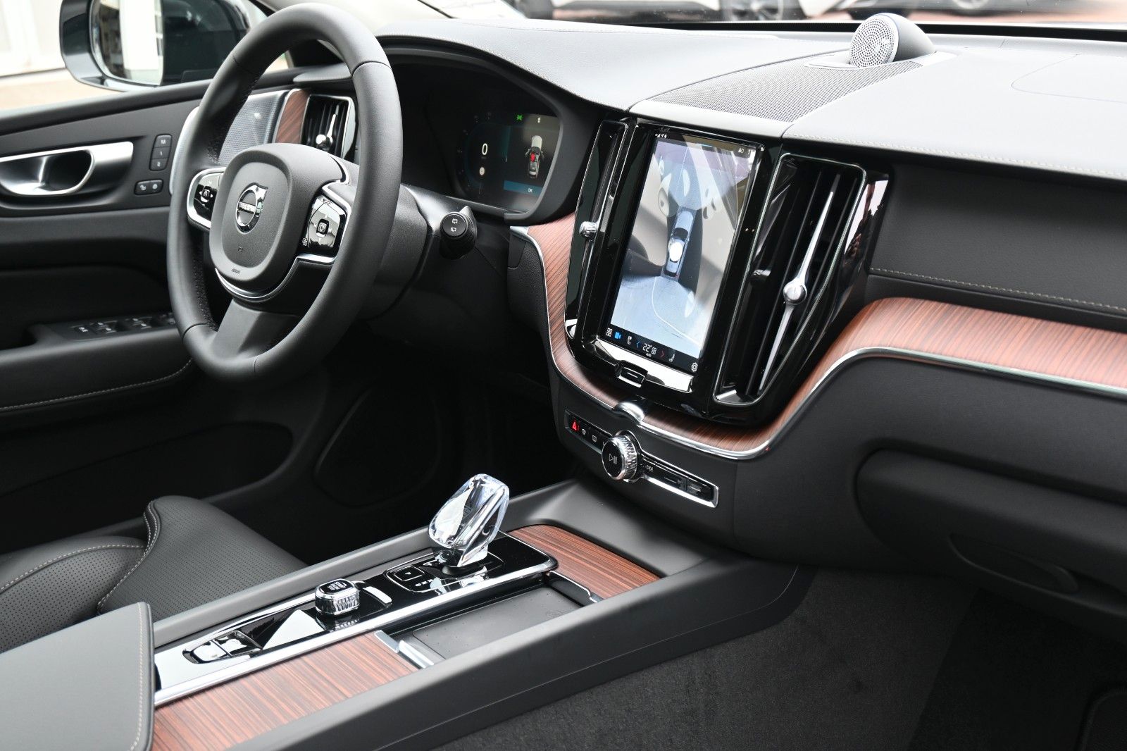 Fahrzeugabbildung Volvo XC60 T8 RC AWD Ultra Dark*LUFT*360*ACC*AHK