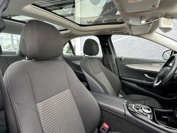 Fahrzeugabbildung Mercedes-Benz E 250 Limousine Avantgarde Pano