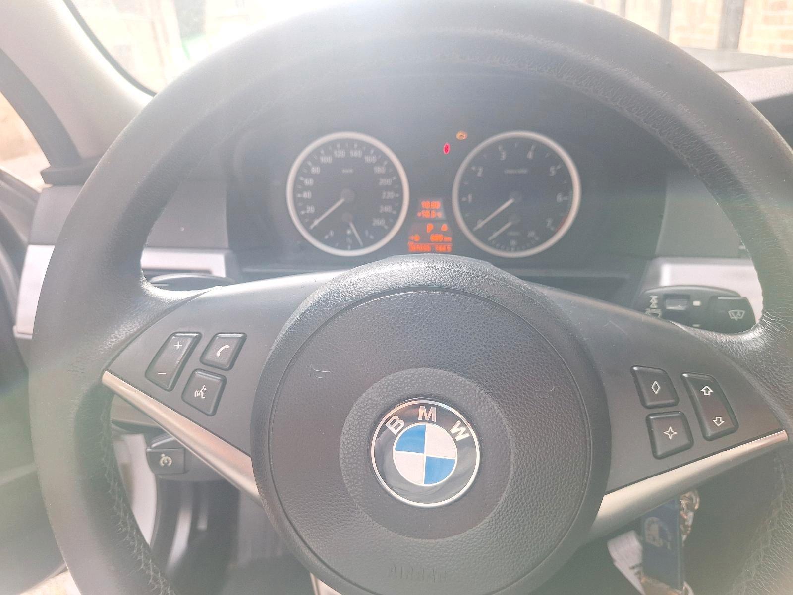 BMW 525 2004 — interior