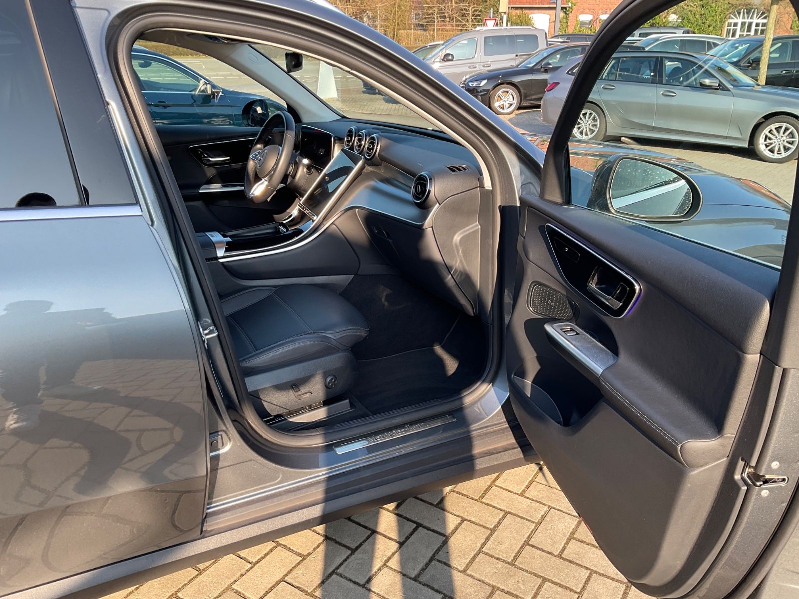 Fahrzeugabbildung Mercedes-Benz GLC 220 d 4M,AHK,Kamera,Leder,CarPlay