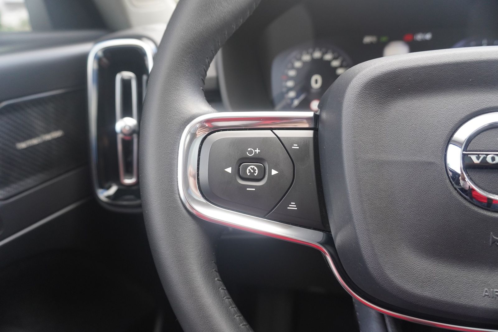 Volvo XC40 2.0 Momentum AWD Aut LED 360° Panorama Navi foto 21