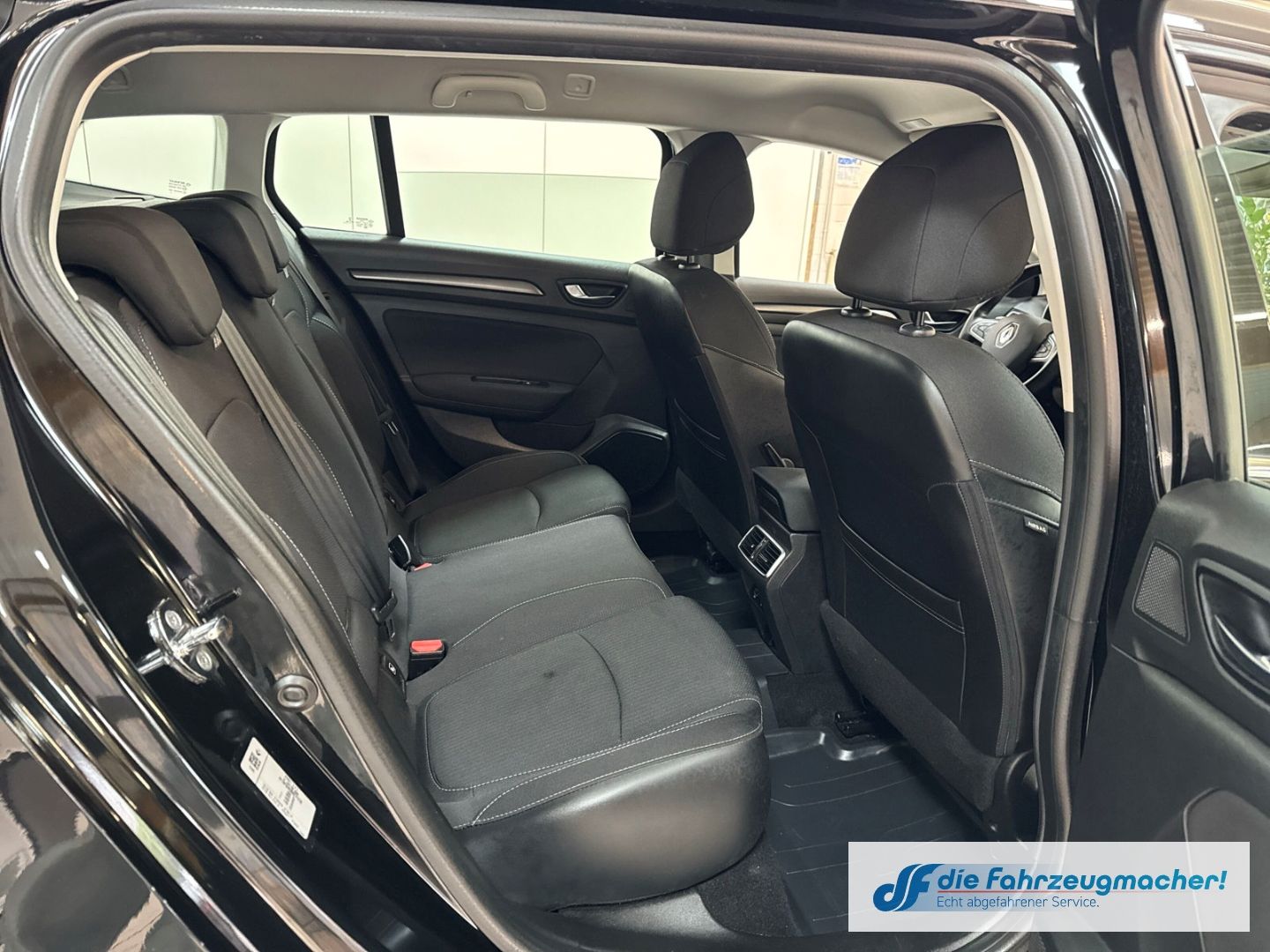 Fahrzeugabbildung Renault Megane IV Grandtour Business Edition 1.3 TCe 140