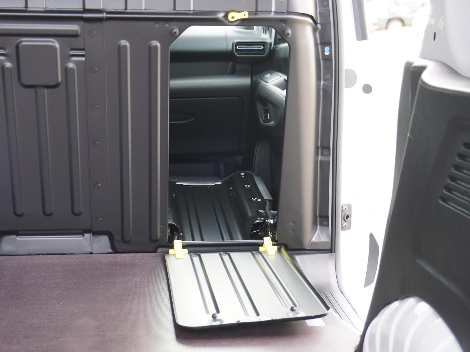 Opel Combo 3-Sitzer + 10-Zoll Navi + Allwetterreifen, миниатюра 7