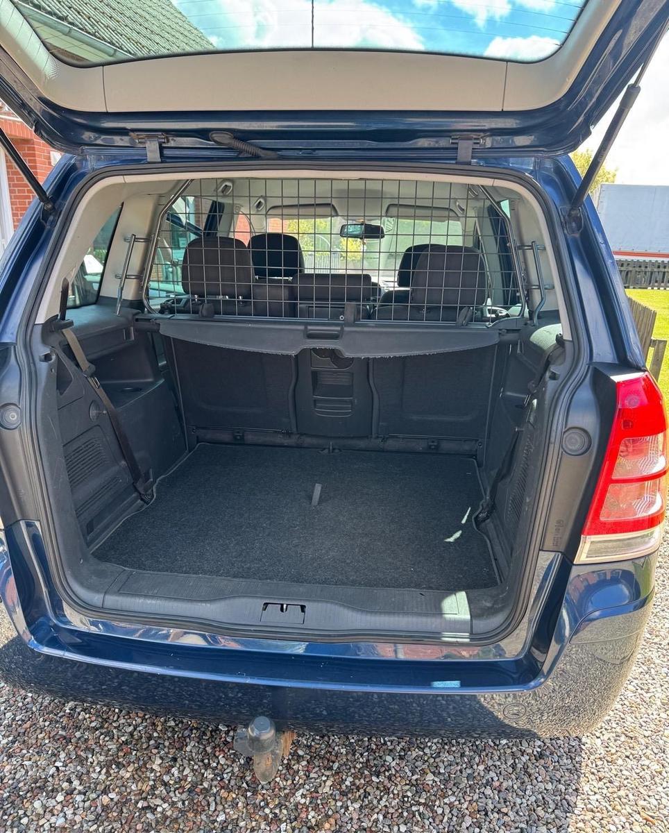 Opel Zafira 2011 — engine 116 HP (85kW)