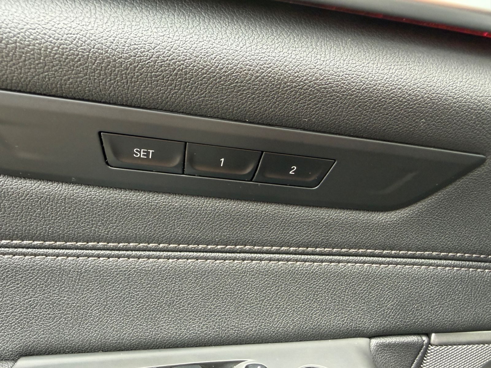 Fahrzeugabbildung BMW 520d Touring M SPORT LASER HUD KAMERA AHK LEDER