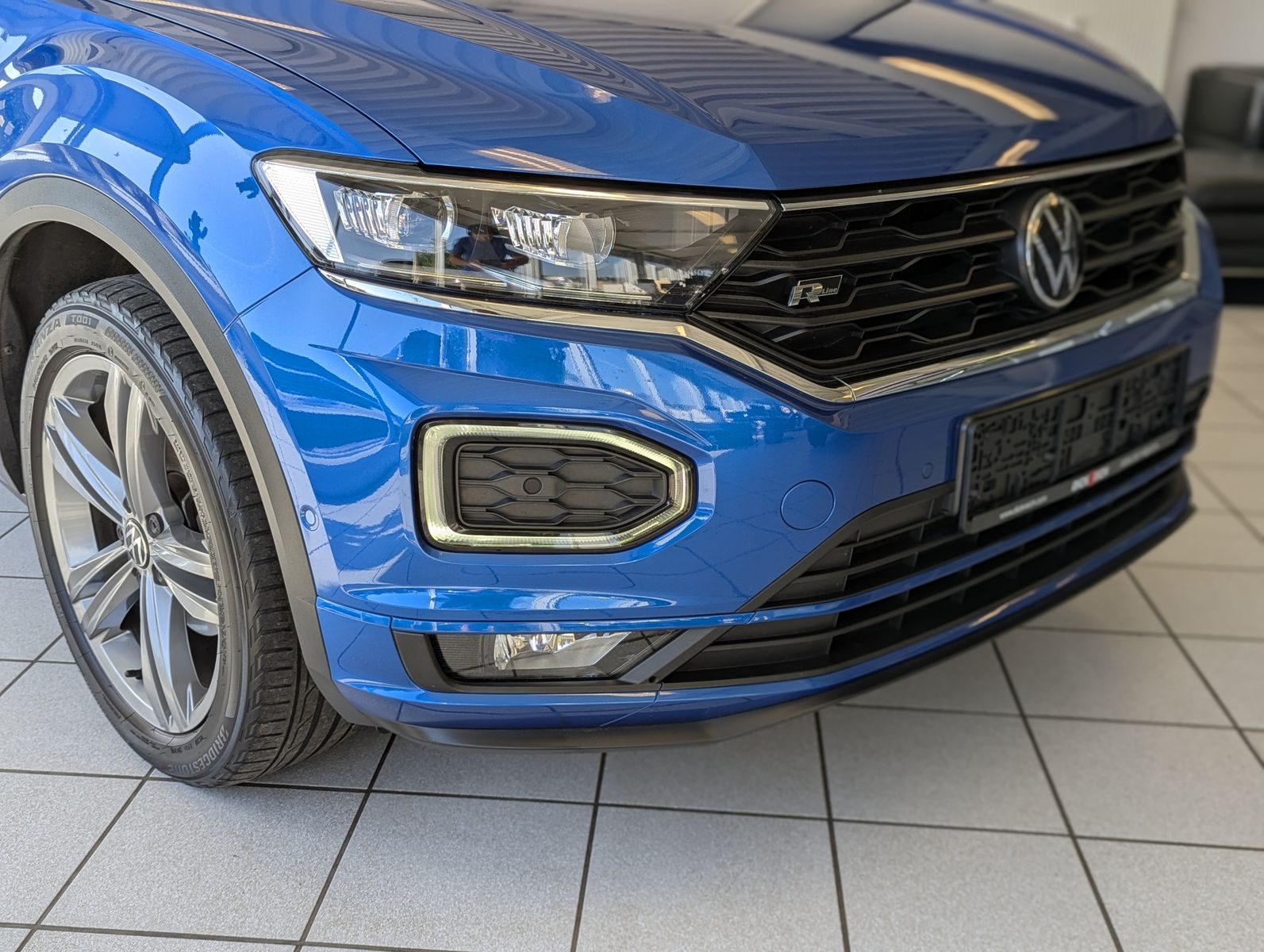 Fahrzeugabbildung Volkswagen T-Roc 1.5 TSI DSG 2x R-Line Sport Pano AID LED