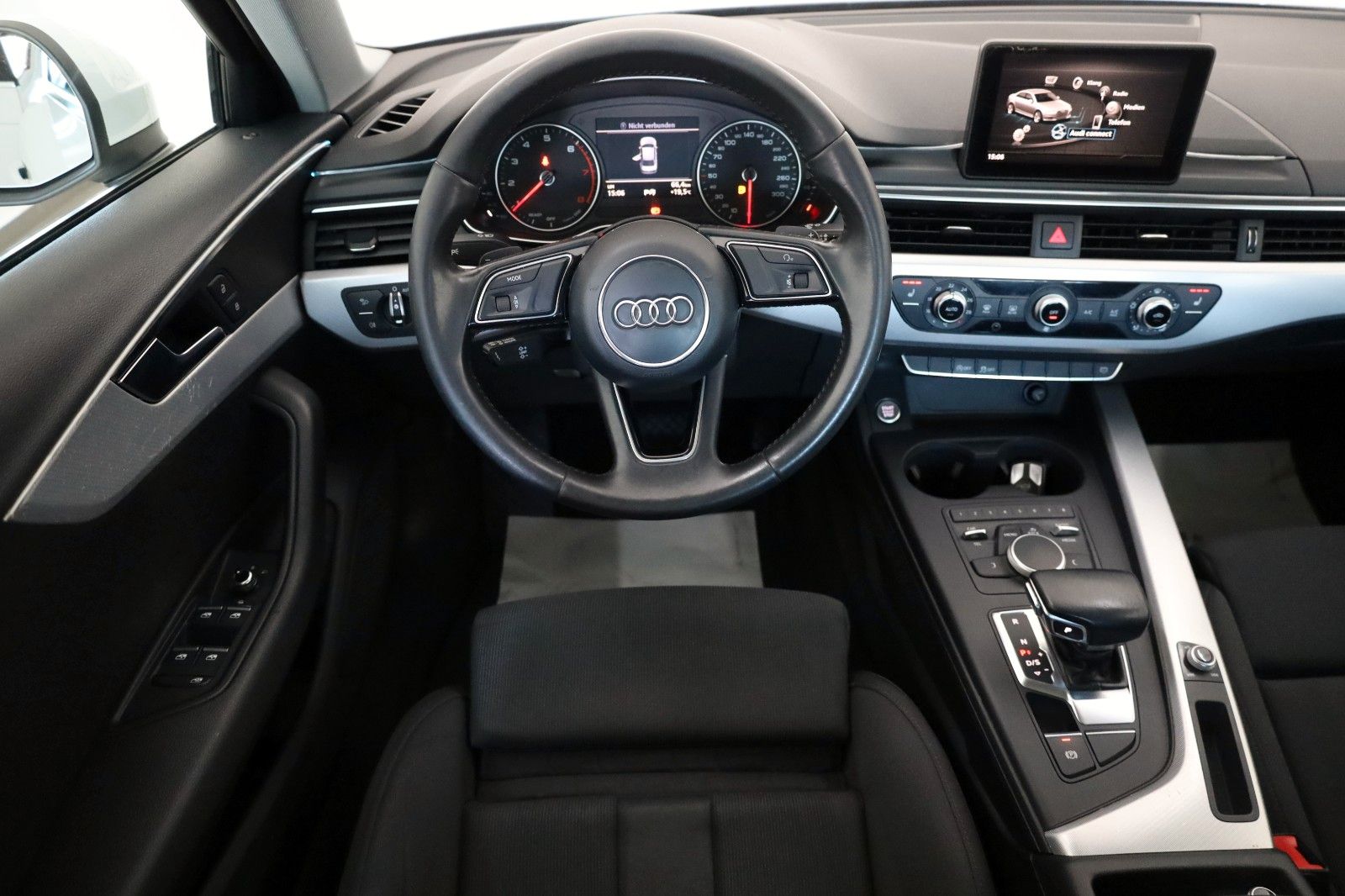 Fahrzeugabbildung Audi A4 Lim. S Line ext. Xenon,SH,PDC,Allwetter