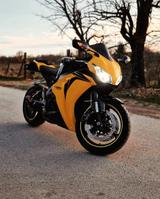 Honda CBR 1000 RR - HONDA 2010 CBR1000RR