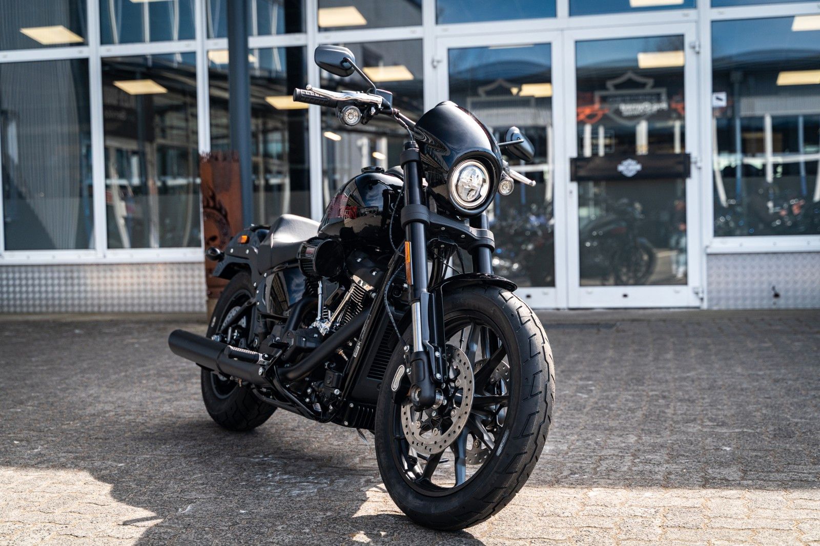Fahrzeugabbildung Harley-Davidson FXLRST LOW RIDER S 117 MY25 Kurzfr. Verfügbar