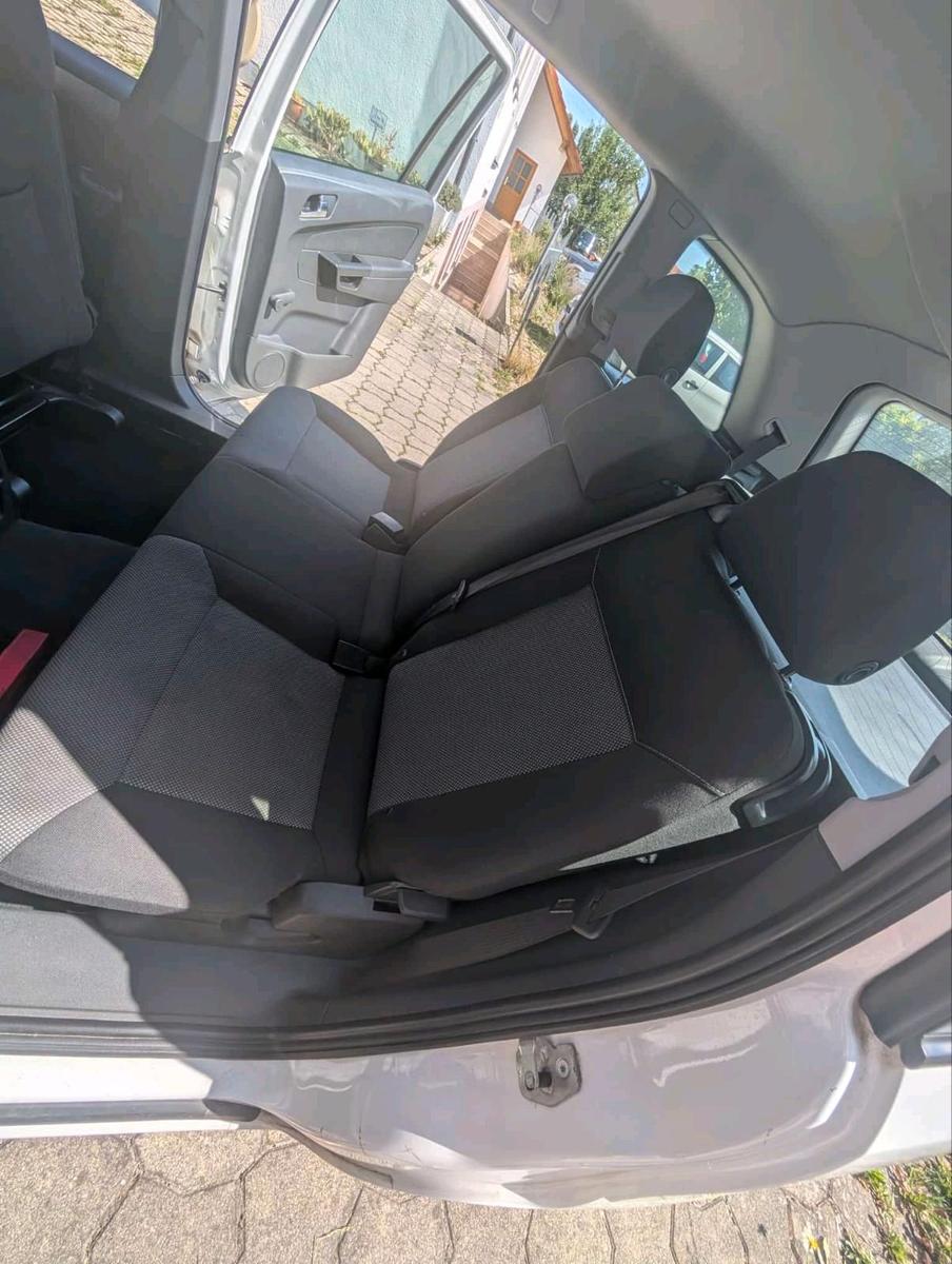 Opel Zafira 2013 — photo 5