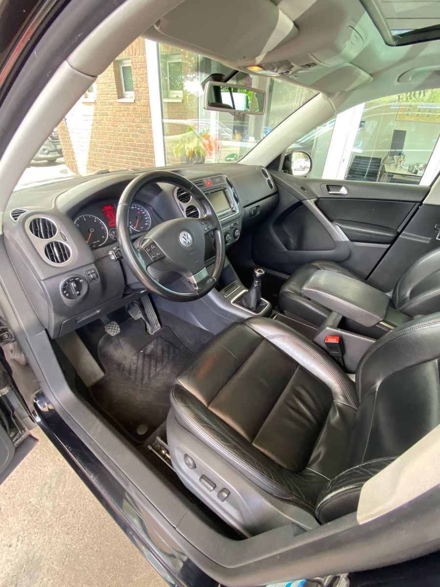 Fahrzeugabbildung Volkswagen Tiguan Sport & Style 4Motion Leder/Navi/Euro 5