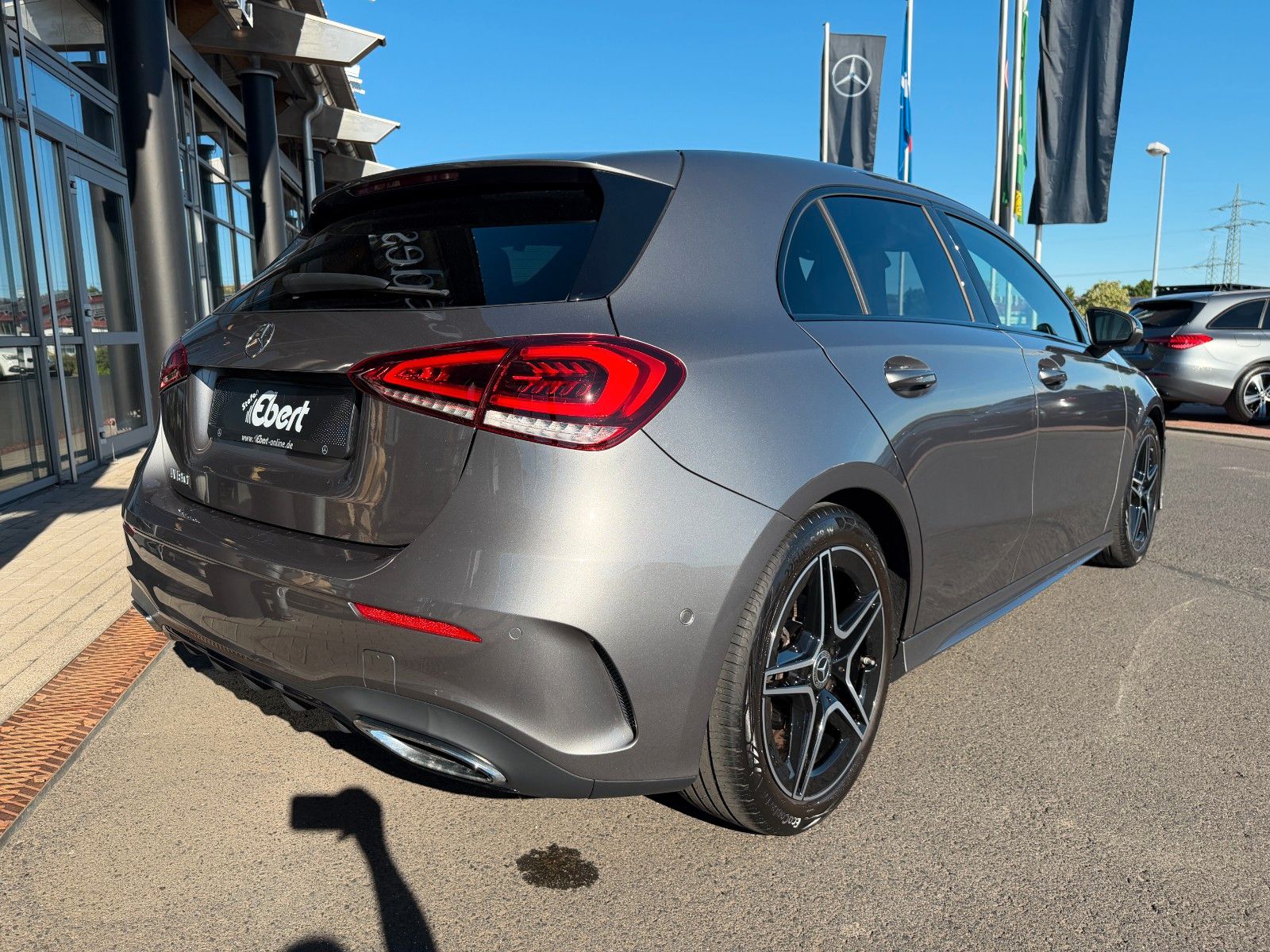 Fahrzeugabbildung Mercedes-Benz A 180 AMG Night+Pano+LED+Carplay