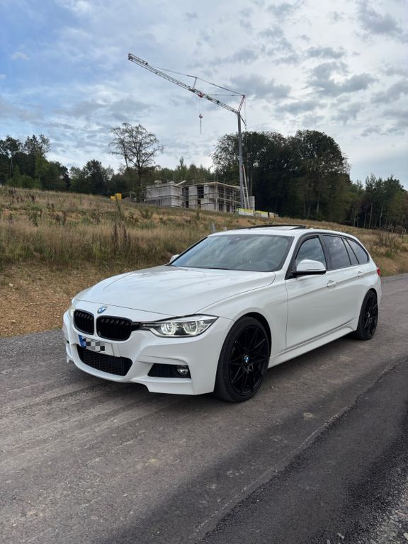 Image of BMW 330