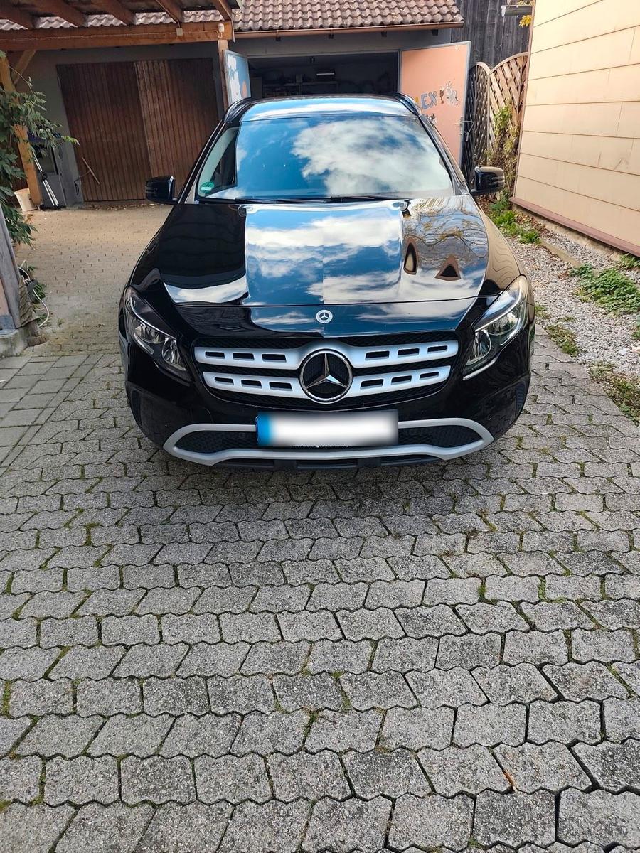 Mercedes-Benz GLA 200