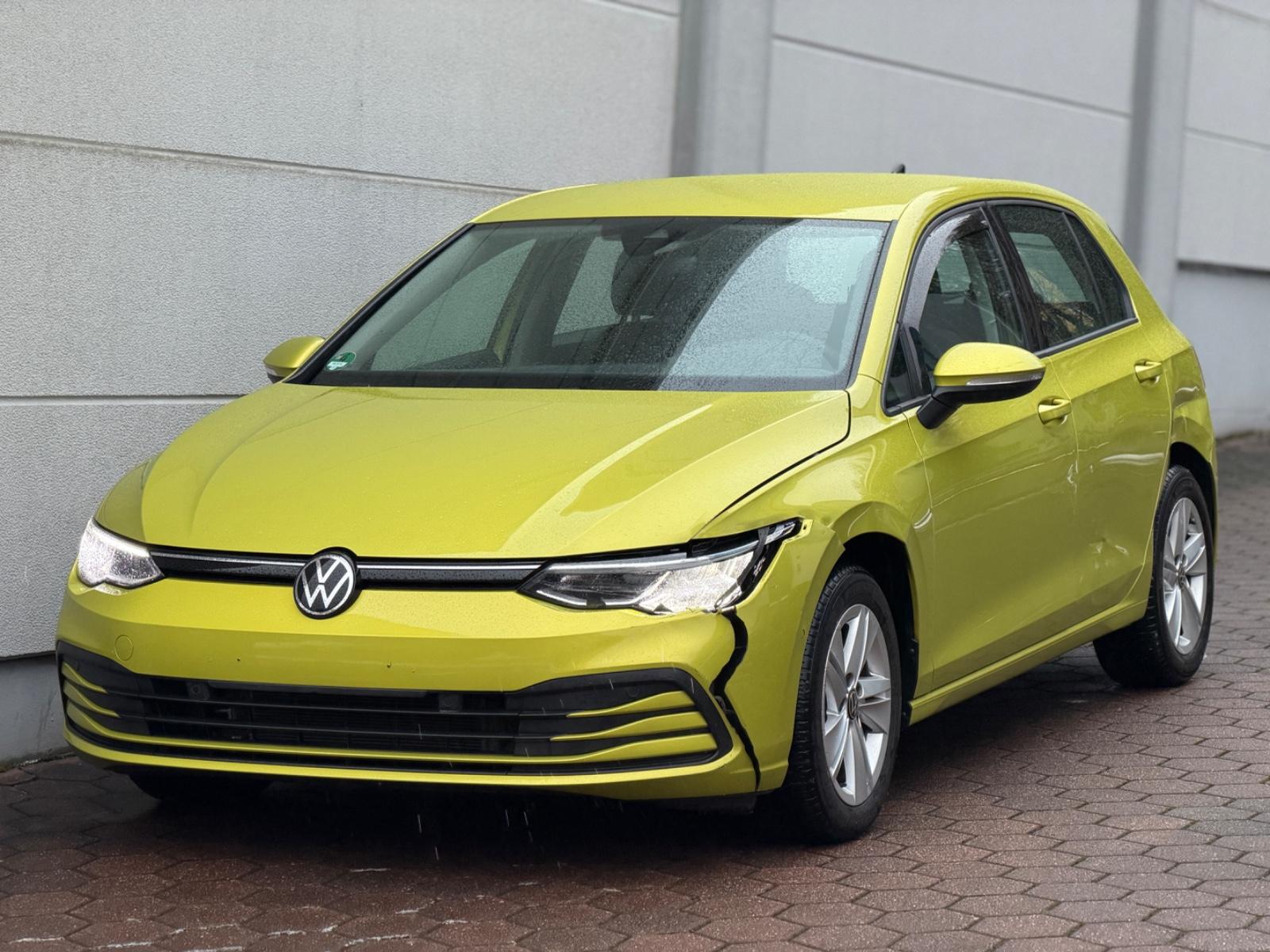 Volkswagen Golf VIII 1.5 eTSI °ACC°LED°DSG°AMBIENTE°CARPLAY