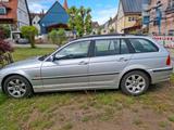 BMW 320i Touring Kombi 2001 Benzin - BMW 320 aus 2001: Kombi