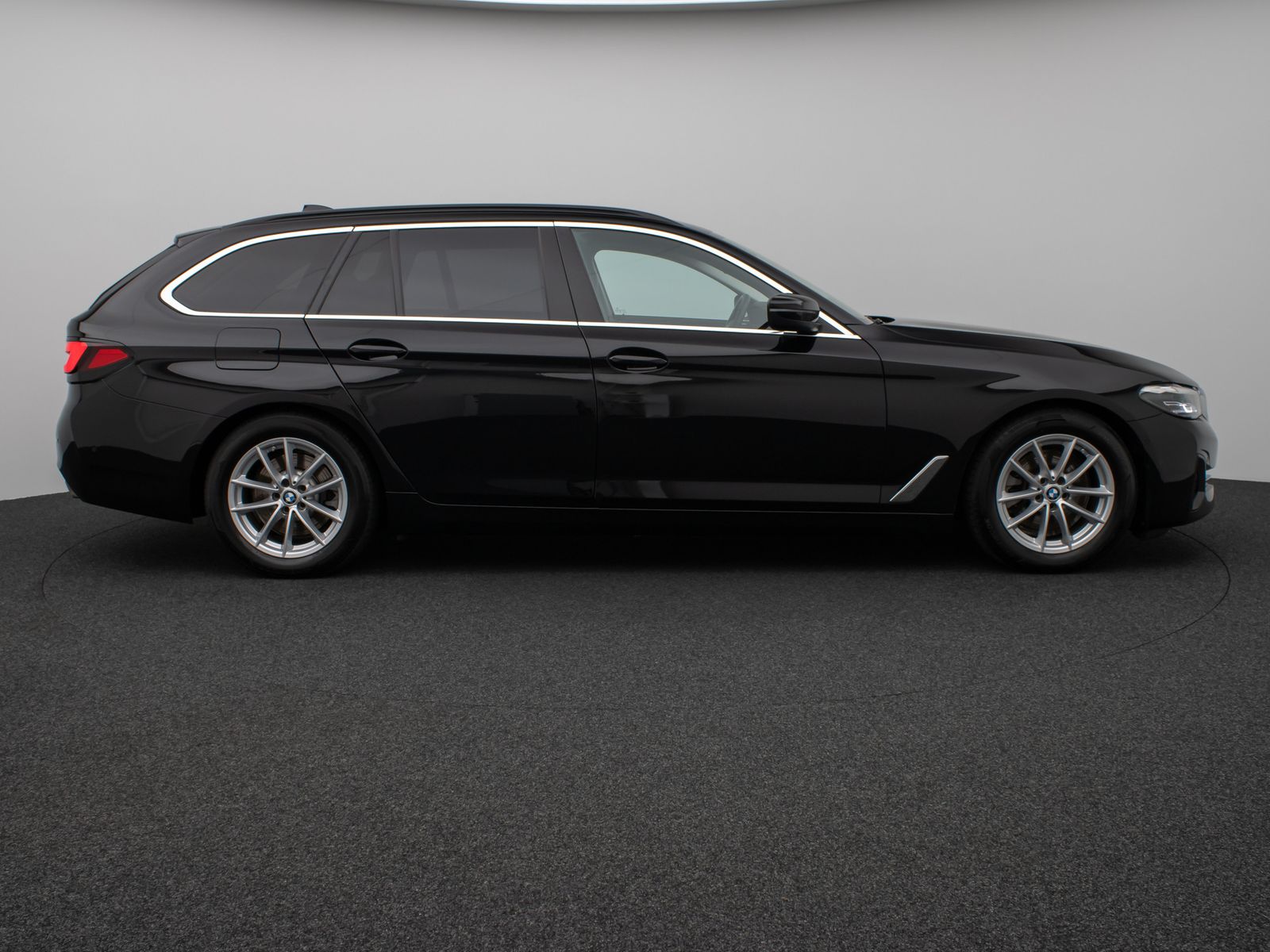 Fahrzeugabbildung BMW 520d Panorama Kamera DAB HiFi ACC Alarm M Sport