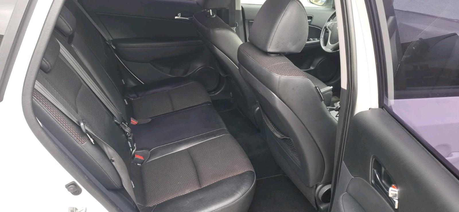 Hyundai i30 2011 — photo 9