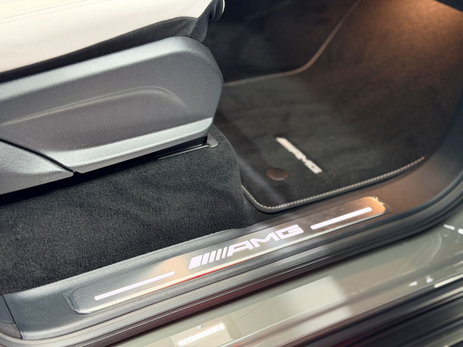 Fahrzeugabbildung Mercedes-Benz G 63 AMG|MY26|A22|PERFORMANCE|TV|VOLL|CARBON|