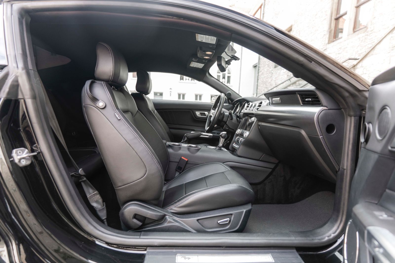 Fahrzeugabbildung Ford Mustang 5.0 GT  LED KAM NAV  SHZ SZK LEDER