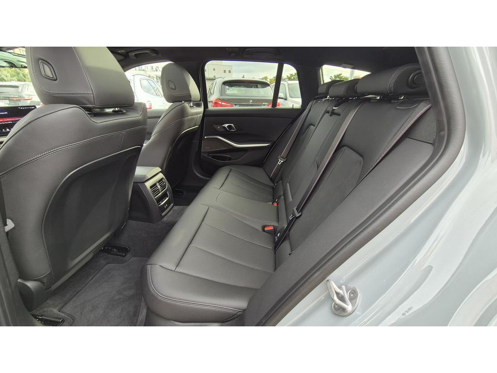 BMW M340i Touring xDrive Pro 19 ZOLL+CARBON+PANO+AHK