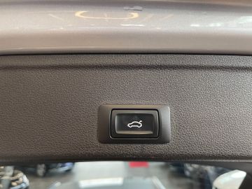 Audi A4 Avant 2.0 TDI Aut. *NAVI*SHZ*PDC*BI-XENON*