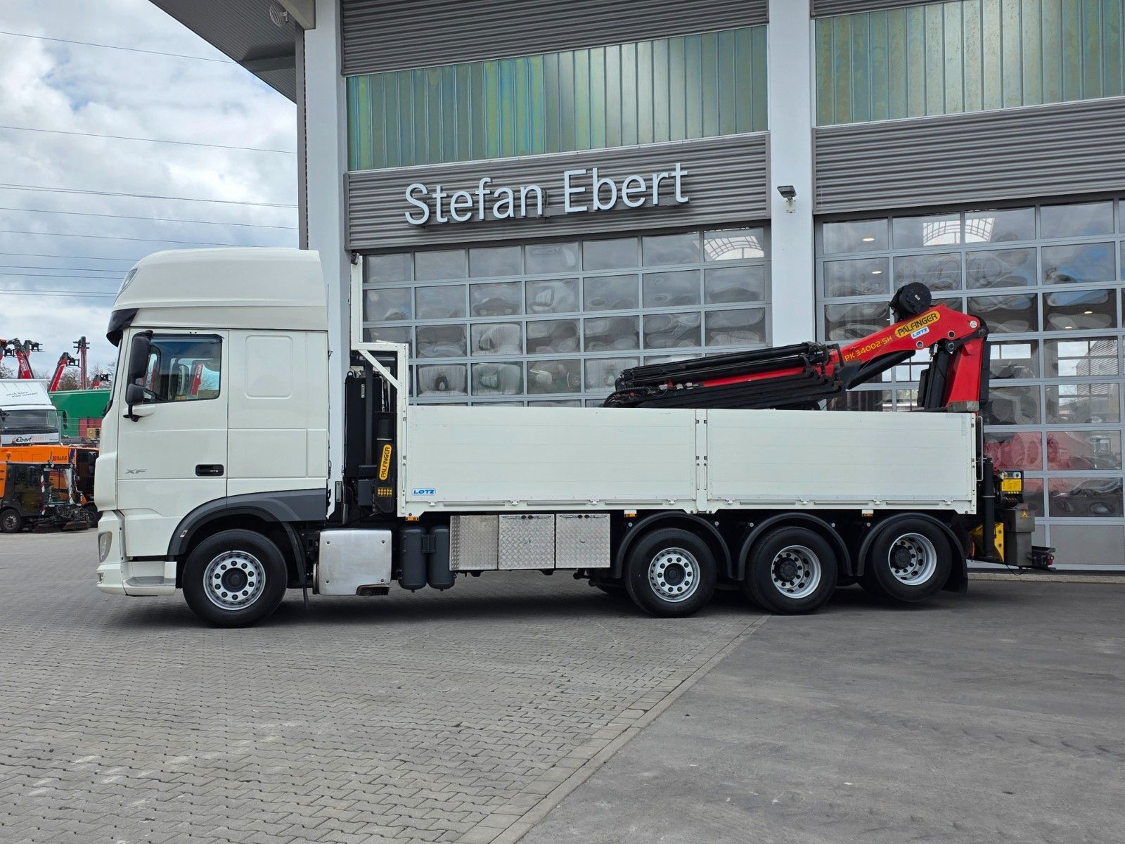 Fahrzeugabbildung DAF XF 530 8x2 Palfinger PK 34002 SH+JIB+Winde Funk