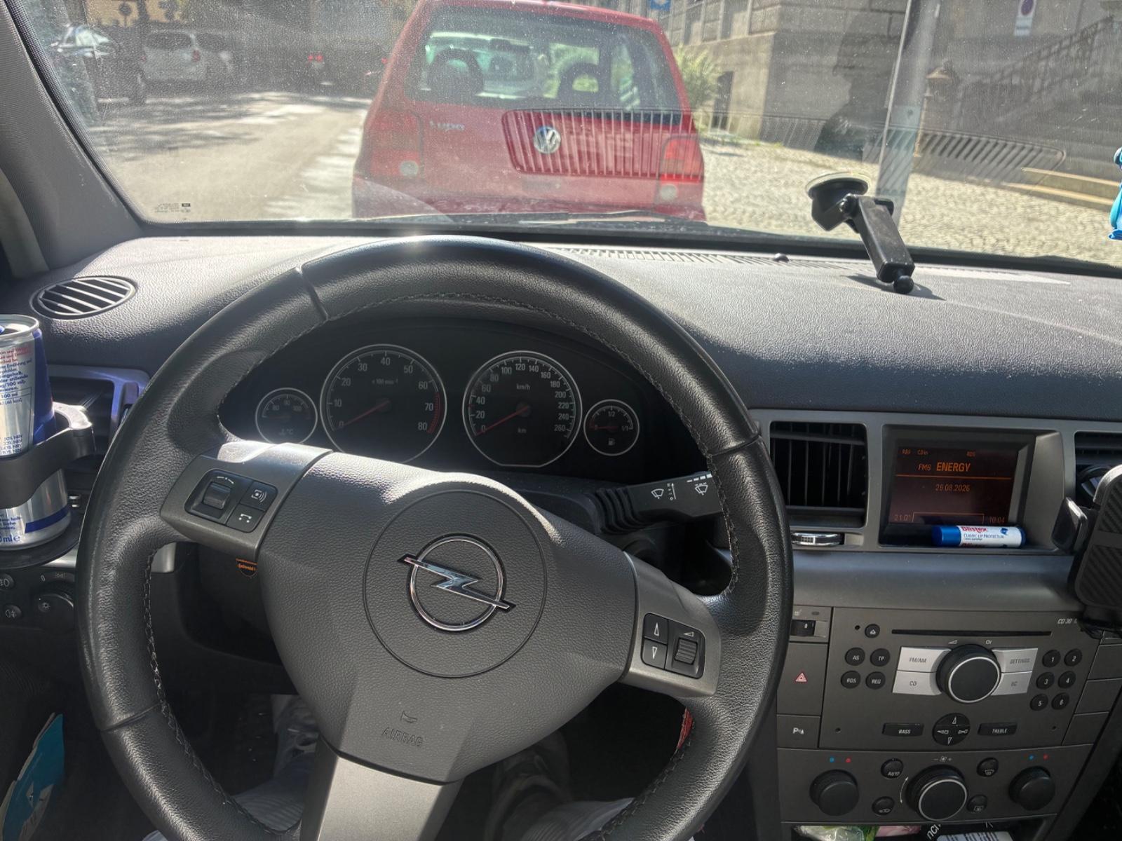 Opel Vectra 2005 — interior