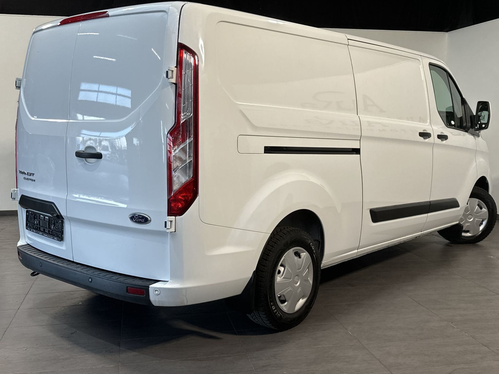 Fahrzeugabbildung Ford Transit Custom 300 L2H1 NAV+SHZ+PP+SORTIMO+KAMER