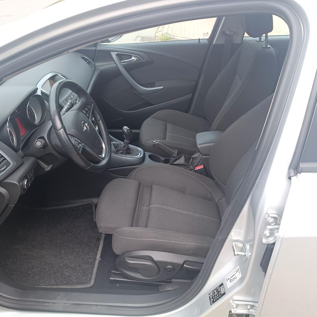 Opel Astra 2014 — photo 9
