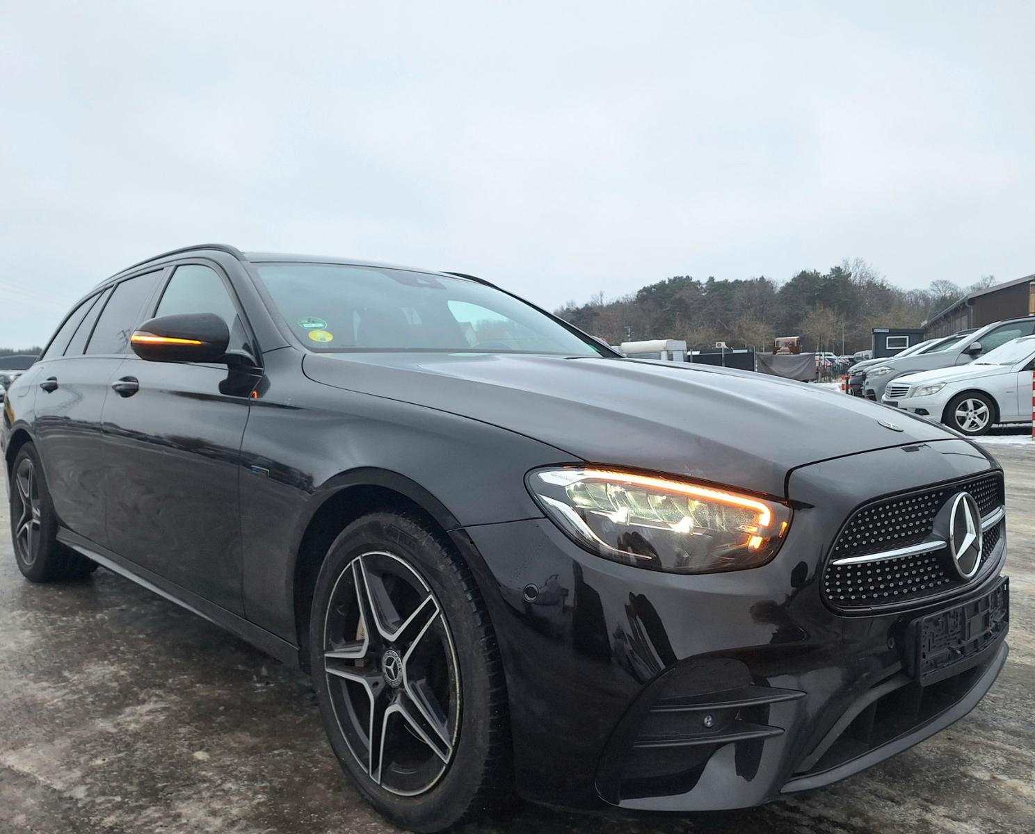 Mercedes-Benz E 300de*AMG-LINE*Pano*LED*Cam-PDC*Navi