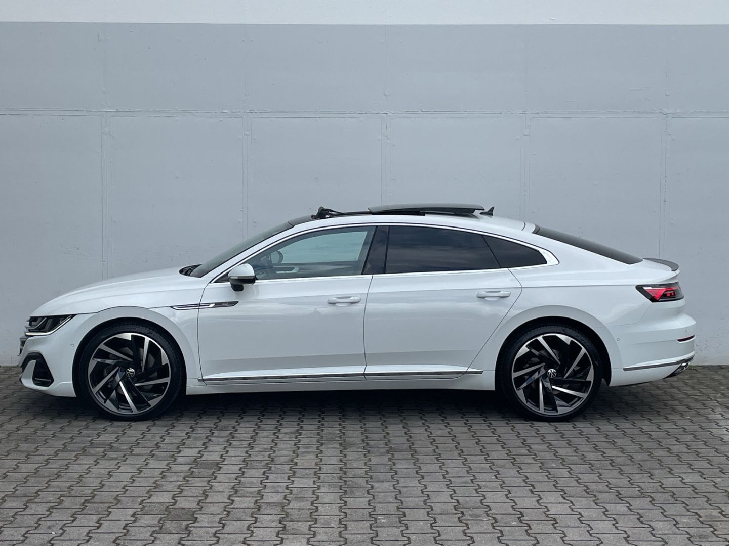 Arteon 2.0TSI DSG 4Motion R-Line Pano/AHK/Kamera