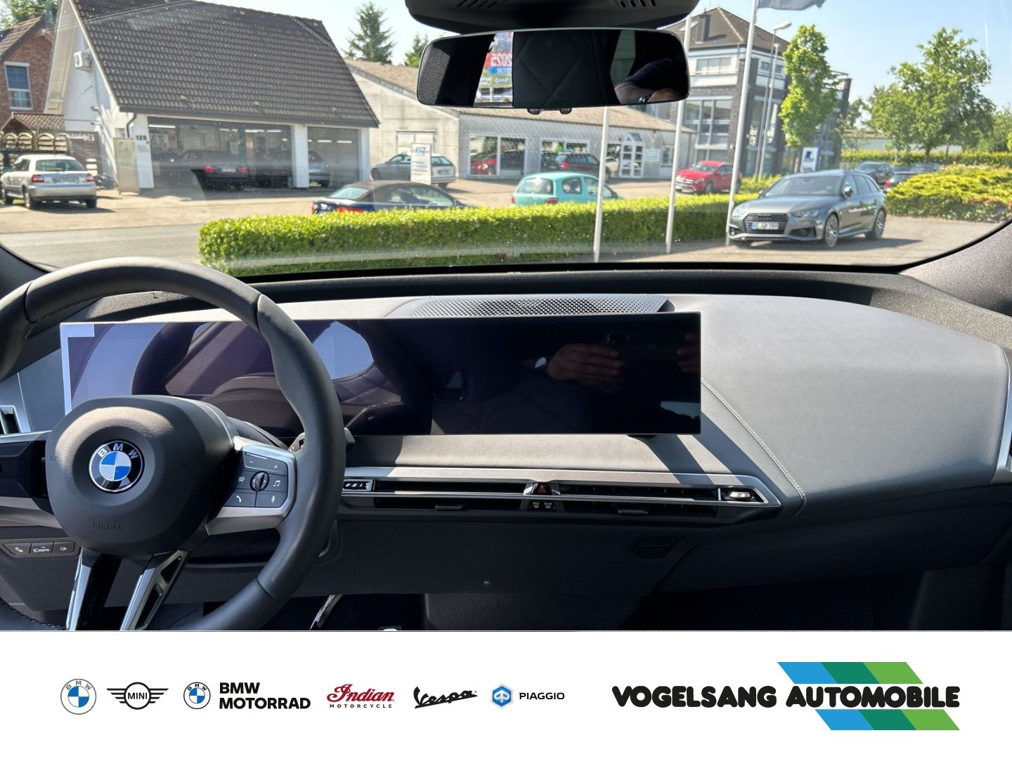 Fahrzeugabbildung BMW iX 60 M Sport Park-Assistent Sportpaket HUD Luft