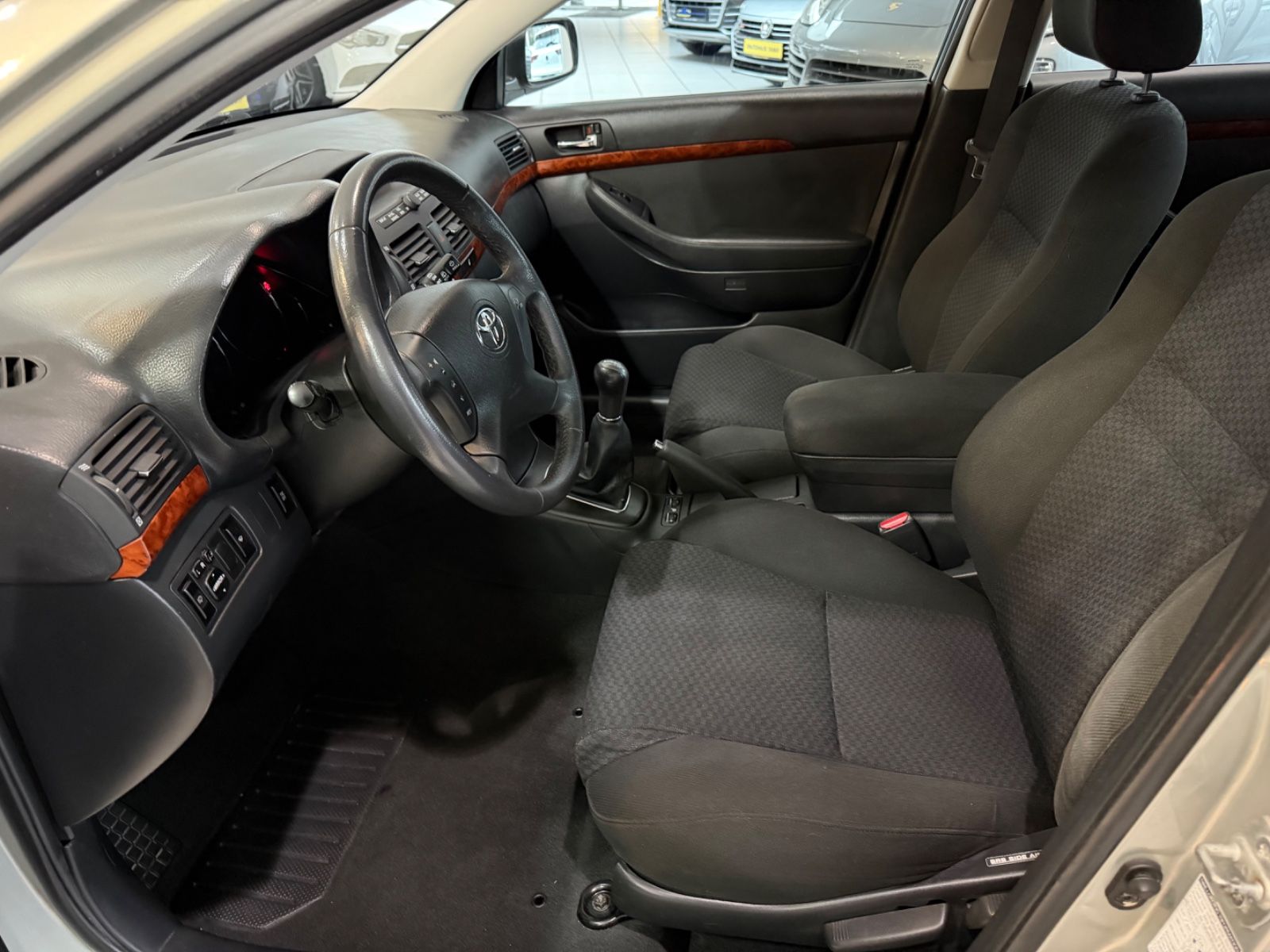 Fahrzeugabbildung Toyota Avensis 1.8 Executive Liftback