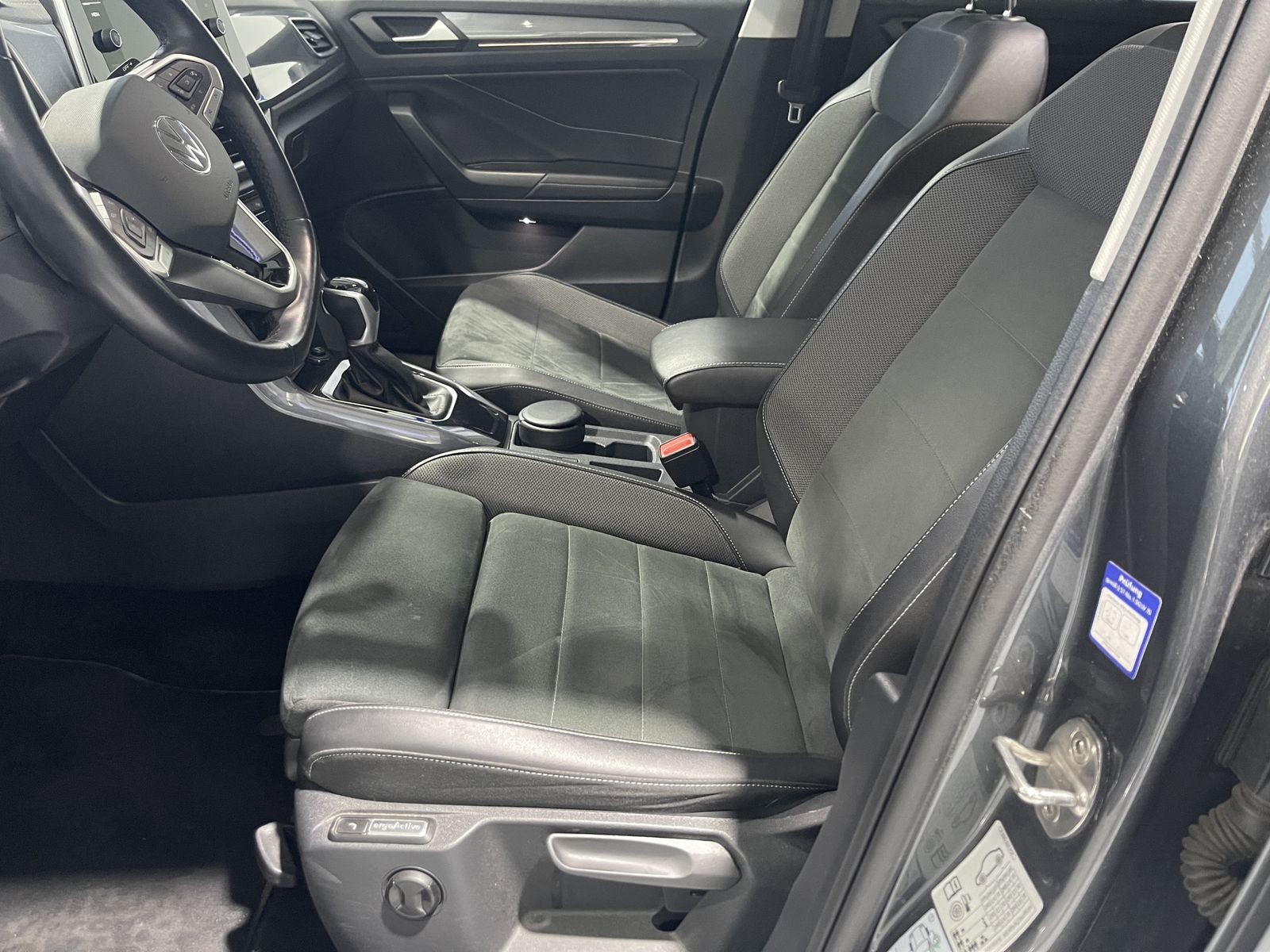 Fahrzeugabbildung Volkswagen T-Roc 1.5 TSI*Style*AHK*LED-Plus*ACC*Cam*ELHK*