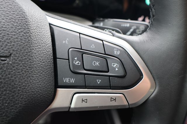 Volkswagen Golf VIII 2.0 TDI Life AID+ACC+KAM+CARPLAY