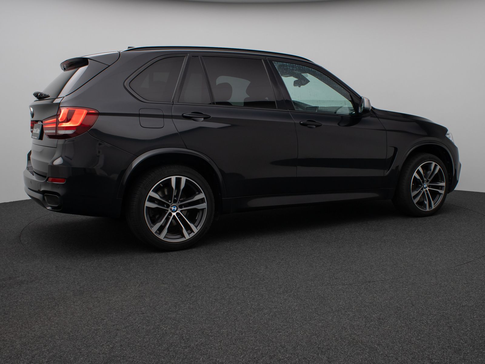 Fahrzeugabbildung BMW X5 M50d Kamera H/K NaviPro Xenon AHK Alarm