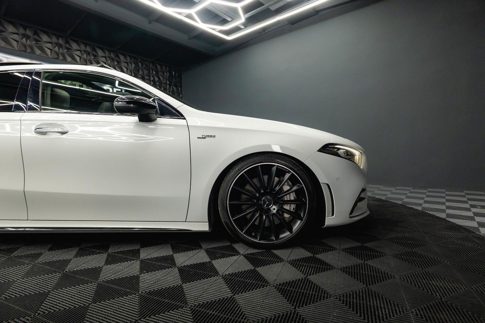 Fahrzeugabbildung Mercedes-Benz A 35 AMG 4Matic Night-Paket *Pano*LED*ACC*DAB*
